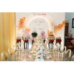 TRANG TRÍ BÀN GIA TIÊN TONE PASRTEL TRẮNG CAM VÀNG (HỒNG BIÊN CAO LÃNH ĐỒNG THÁP: CỔNG RỒNG PHỤNG - MÂM QUẢ - HOA TƯƠI)