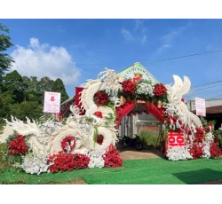 cổng rồng phụng xốp màu kem 