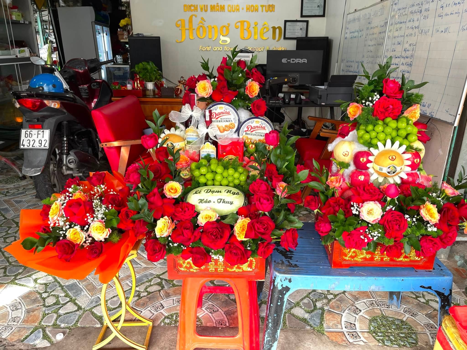 MÂM QUẢ DẠM NGÕ TONE ĐỎ