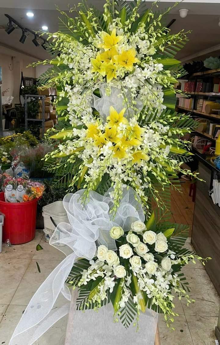 HOA LAN TRẮNG + LY VÀNG