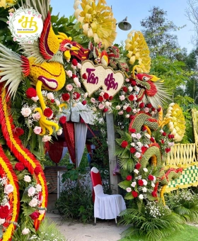 Cổng Long Phụng đỏ