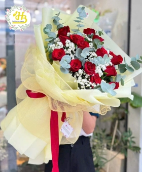 BÓ HOA HỒNG  ĐỎ GIẤY VÀNG (HỒNG BIÊN CAO LÃNH ĐỒNG THÁP: CỔNG RỒNG PHỤNG - MÂM QUẢ - HOA TƯƠI)