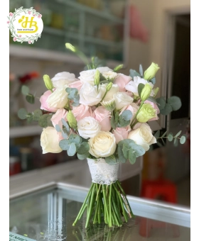 HOA CẦM TAY CÔ DÂU NHỎ XINH