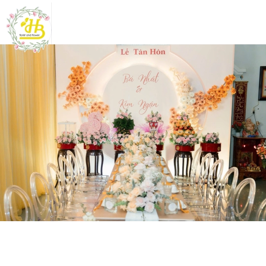 TRANG TRÍ BÀN GIA TIÊN TONE PASRTEL TRẮNG CAM VÀNG (HỒNG BIÊN CAO LÃNH ĐỒNG THÁP: CỔNG RỒNG PHỤNG - MÂM QUẢ - HOA TƯƠI)